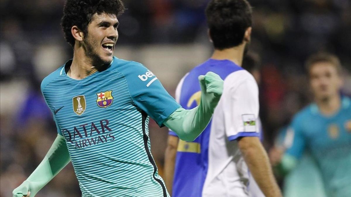 Carles Aleñá celebra el gol que marcó al Hércules y supuso el empate.