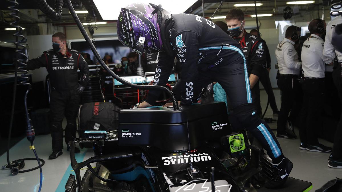 Imagen del box de Mercedes durante una carrera