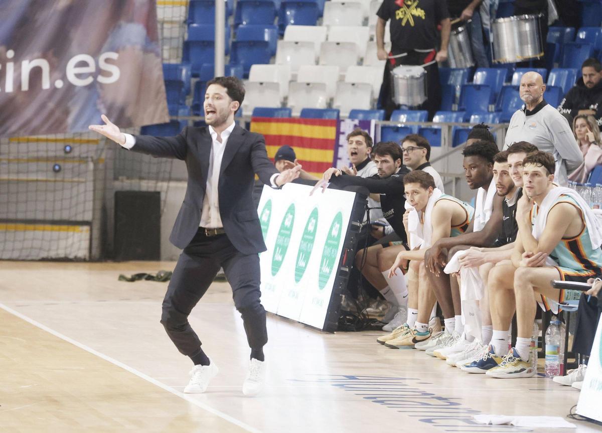 El Fibwi se lleva la victoria ante el Palmer en un derbi apasionante.