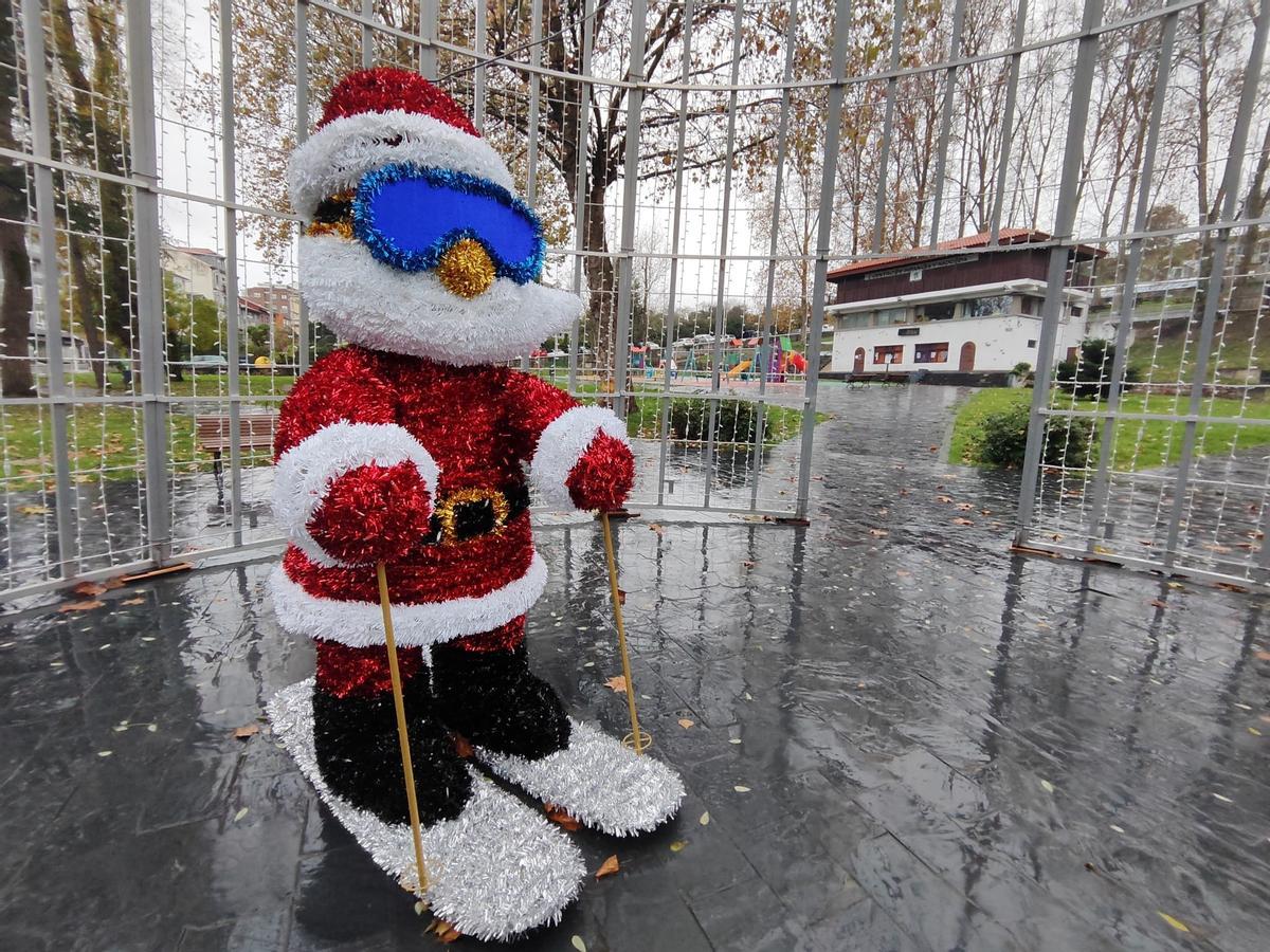 Vista íntegra de la figura del parque de Arriba.