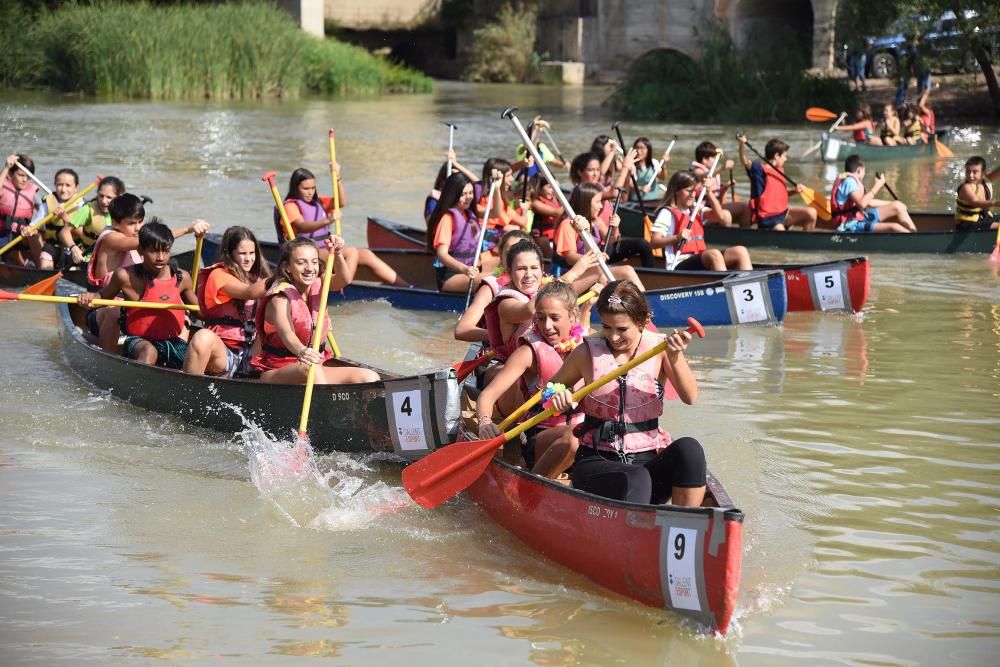 Més de 170 persones participen en la sisena Competició de Canoes al riu de Sallent