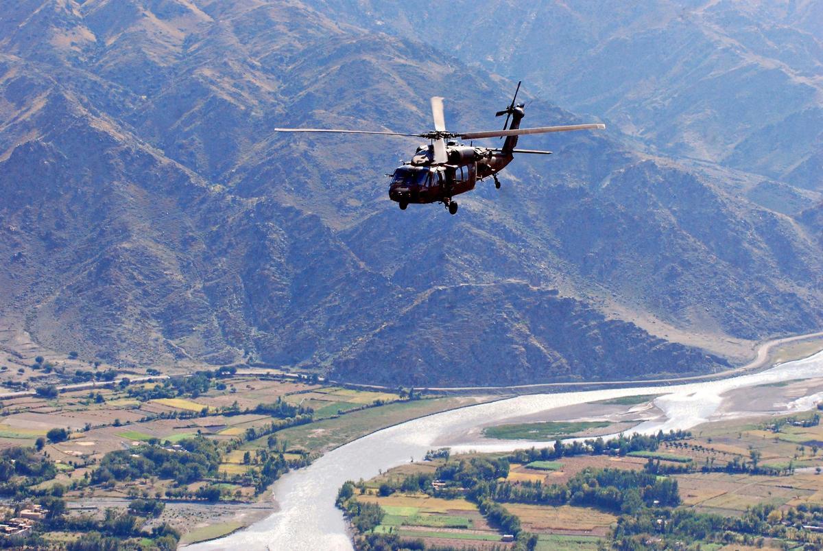 Un helicóptero UH-60L Black Hawk del ejército de EEUU en Afganistán