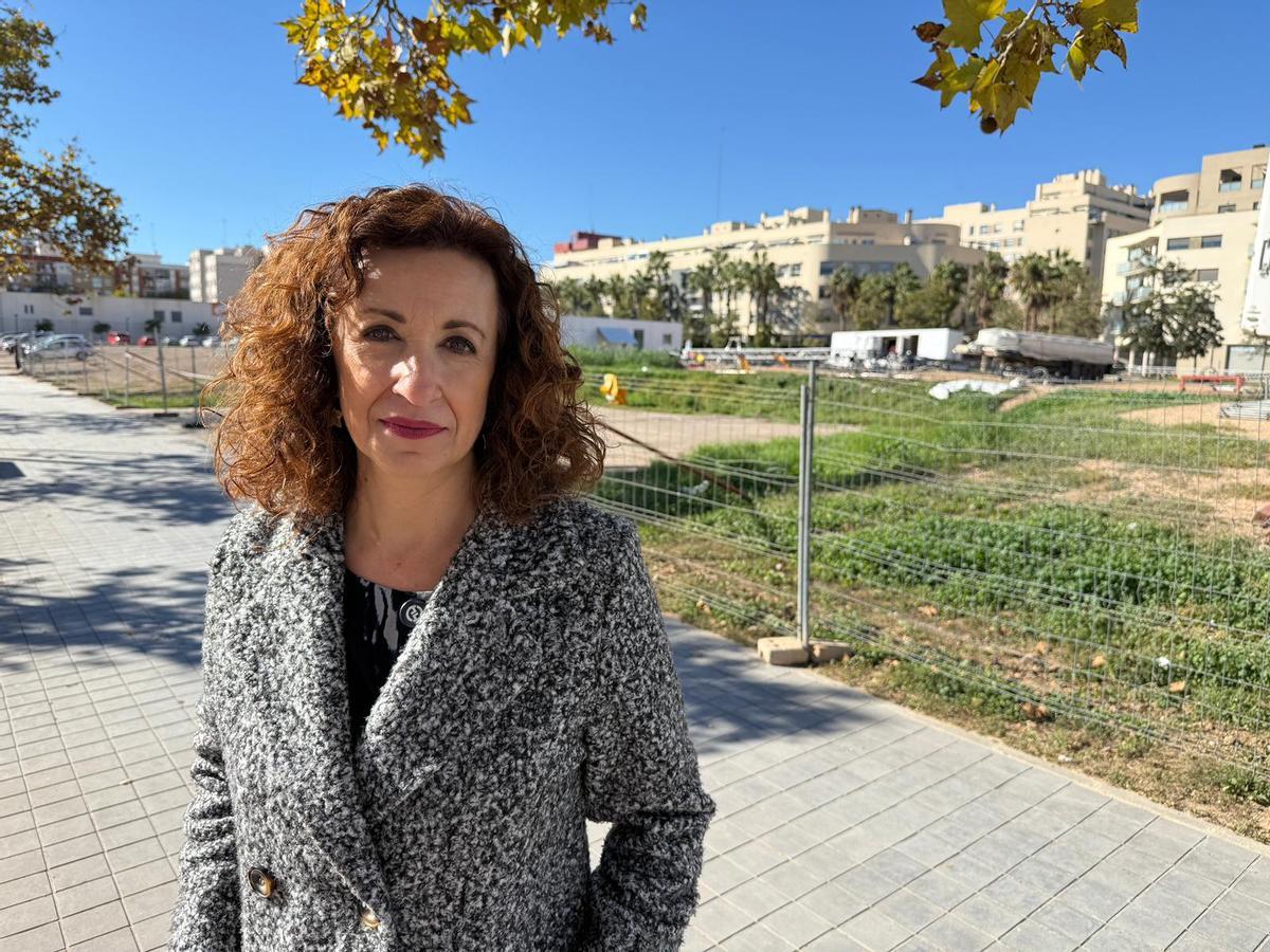 Maite Ibáñez, con la instalación del circo detrás