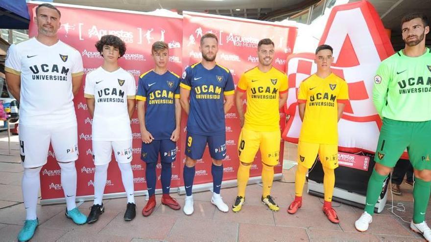 El UCAM Murcia presenta sus nuevas equipaciones en sociedad