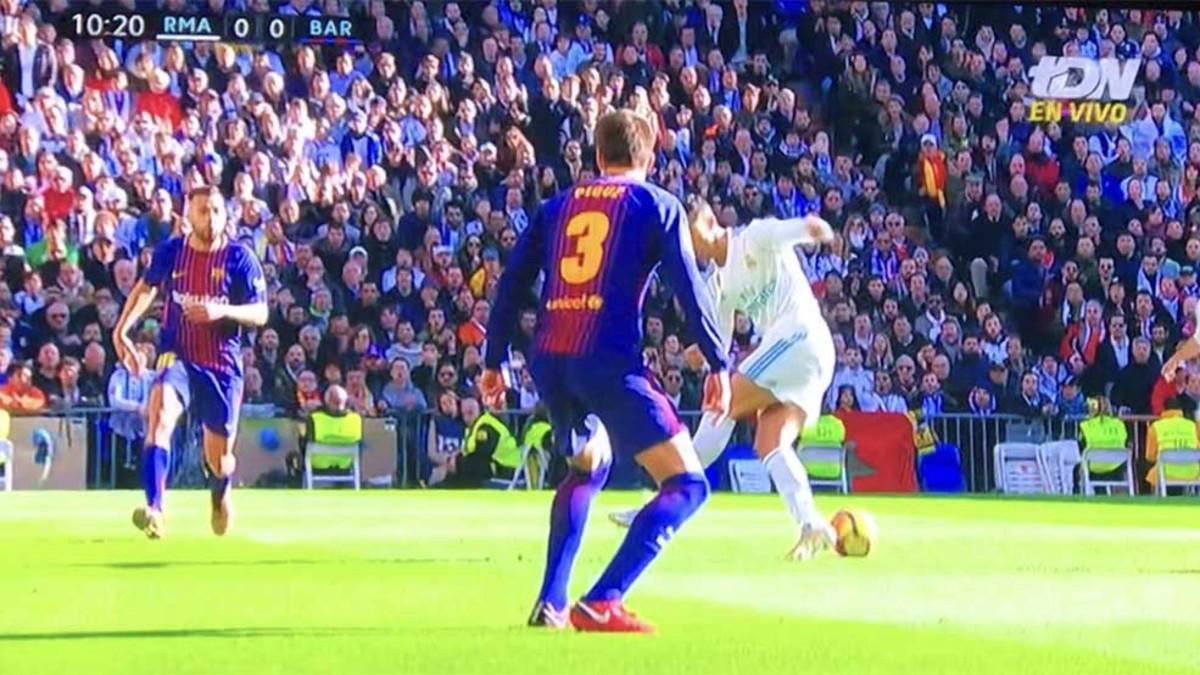 Cristiano Ronaldo chutó al aire