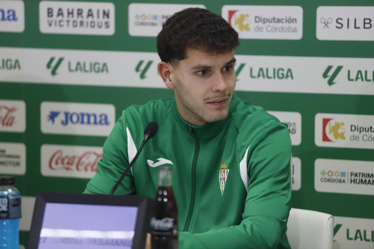 Trilli, en la sala de prensa del Bahrain Victorious Nuevo Arcángel.