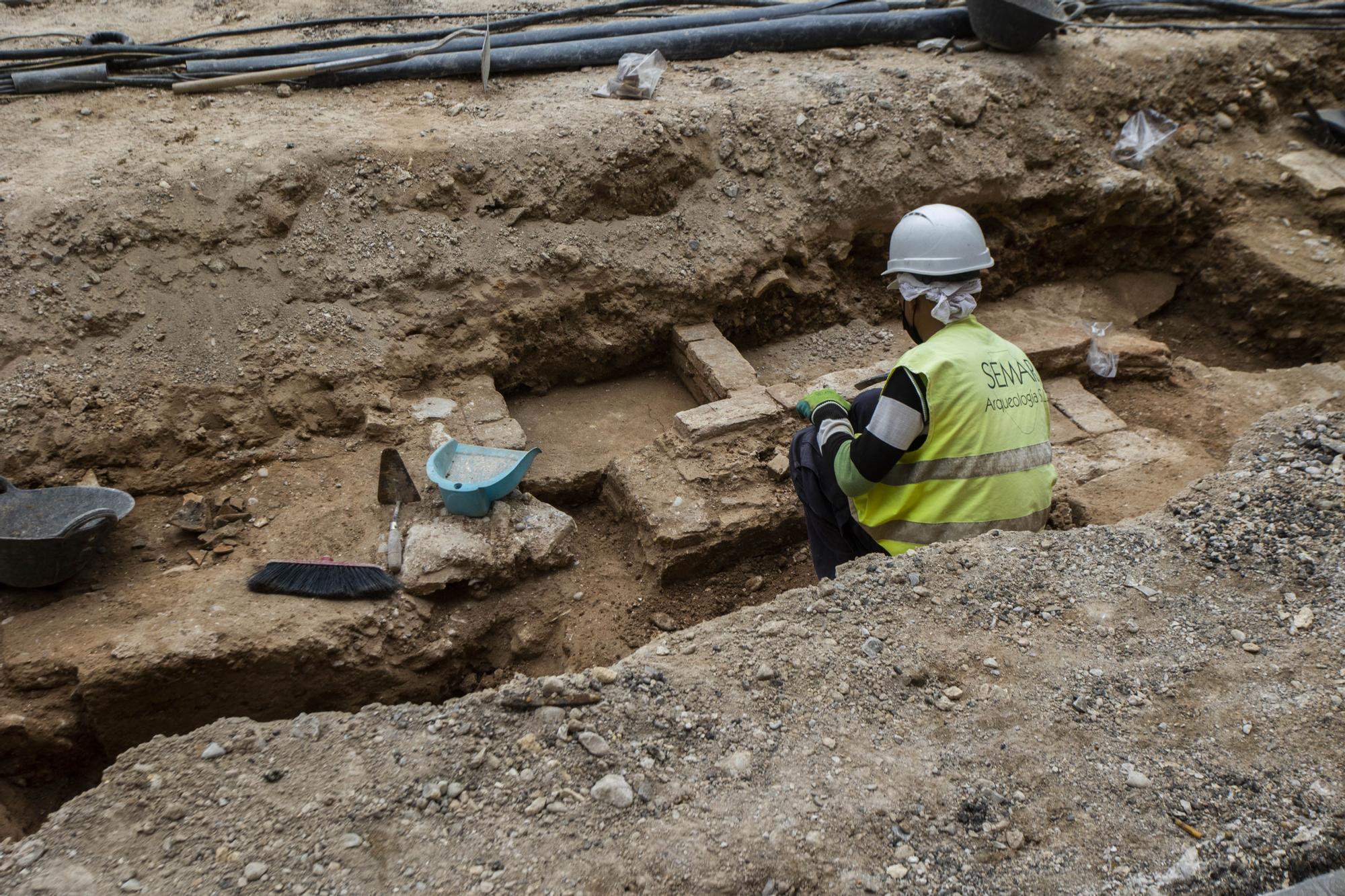 Las obras de la Reina sacan a la luz una posible cuarta muralla de València