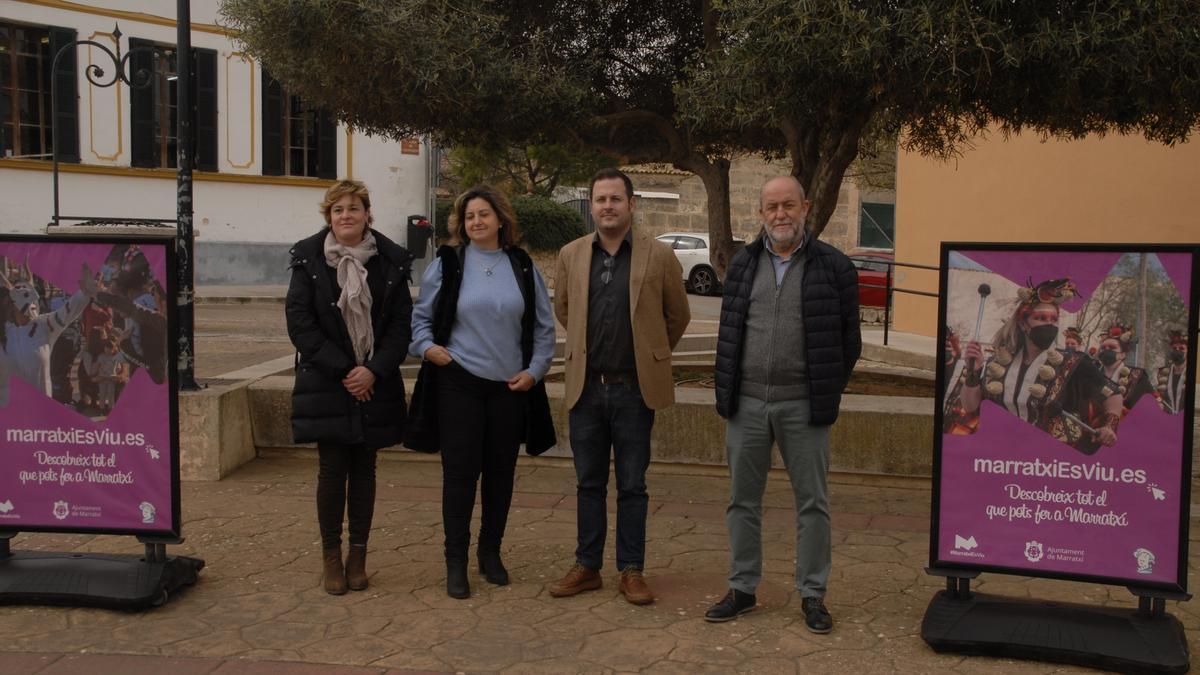 Los representantes municipales, durante la presentación de la nueva web corporativa.