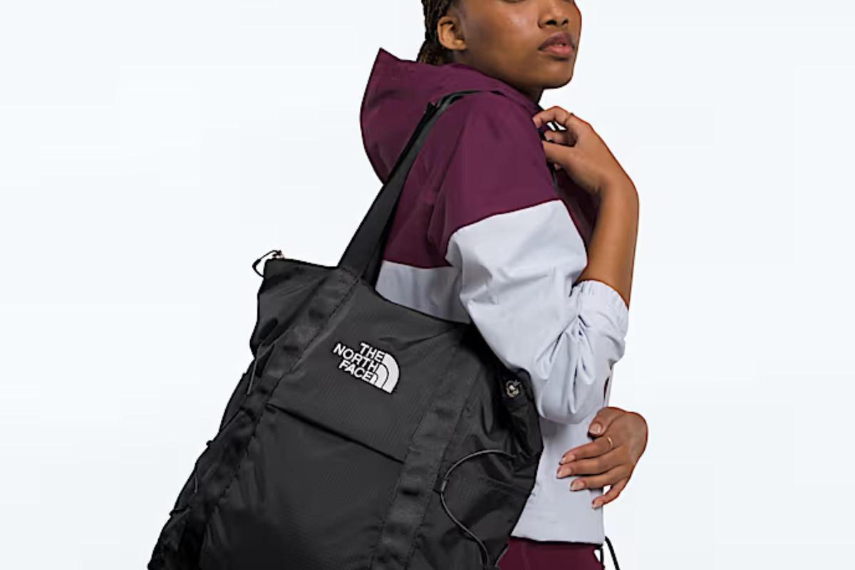 No volverás a ver esta mochila The North Face tan barata (y es perfecta para el gym)