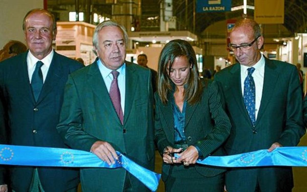 Corredor inaugura el Meeting Point junto a Francesc Baltasar, Manuel Royes y Enric Lacalle, ayer.