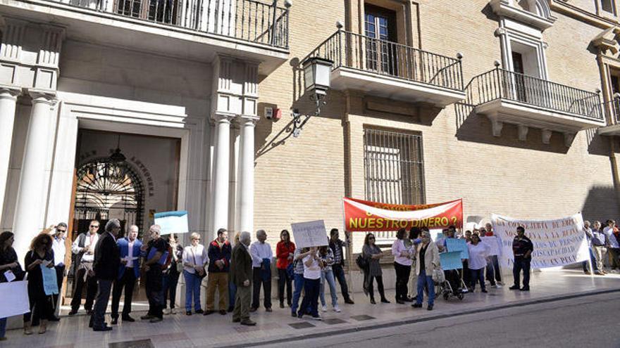 Concentración, el pasado domingo, ante el Ayuntamiento de Antequera.