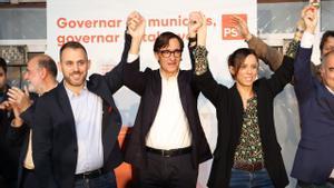 El líder del PSC, Salvador Illa, con la alcaldesa de Sabadell, Marta Farrés, y el alcalde de Cerdanyola del Vallès, Carlos Cordón