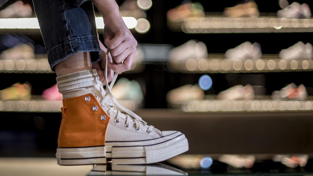 ZAPATILLAS DEPORTIVAS | Cómo forrarse revendiendo zapatillas deportivas, el  calzado más deseado del siglo XXI