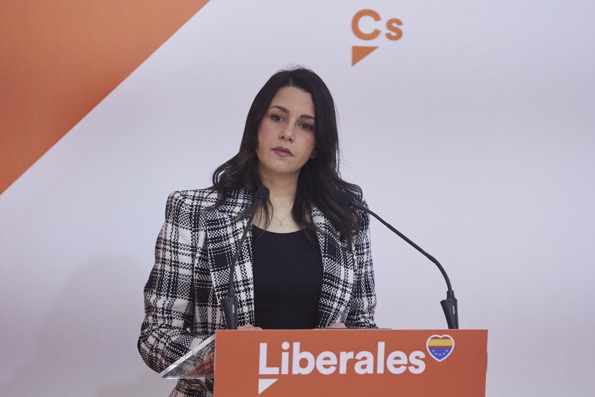 Arrimadas s’ofereix al Govern per negociar la reforma laboral Arrimadas s’ofereix al Govern per negociar la reforma laboral