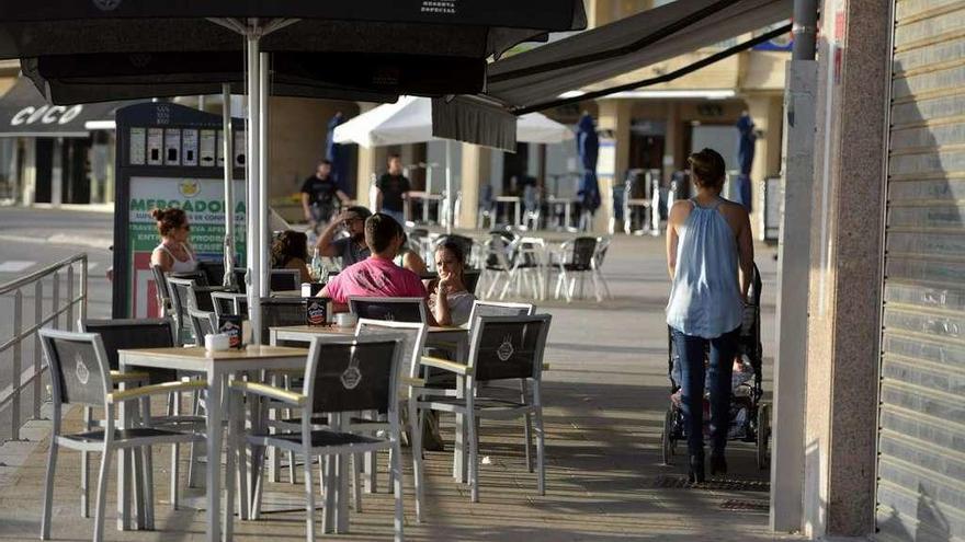 Una terraza en el paseo de Silgar. // Gustavo Santos