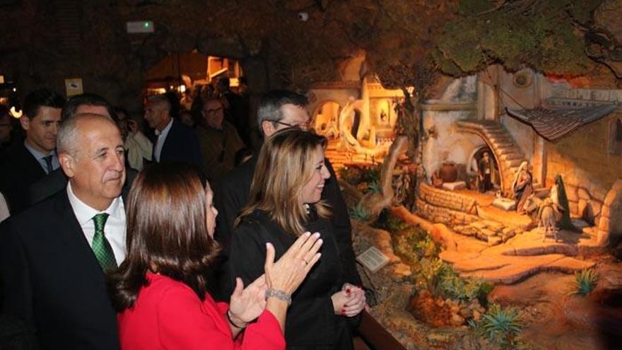 Susana Díaz visita el Museo de Belenes de Mollina.