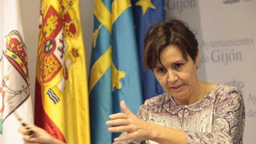 La alcaldesa, Carmen Moriyón, ayer, en una comparecencia pública en la Casa Consistorial.