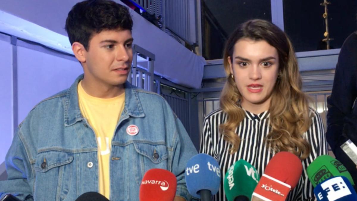 Alfred y Amaia atendiendo a los medios tras su actuación en Eurovisión 2018