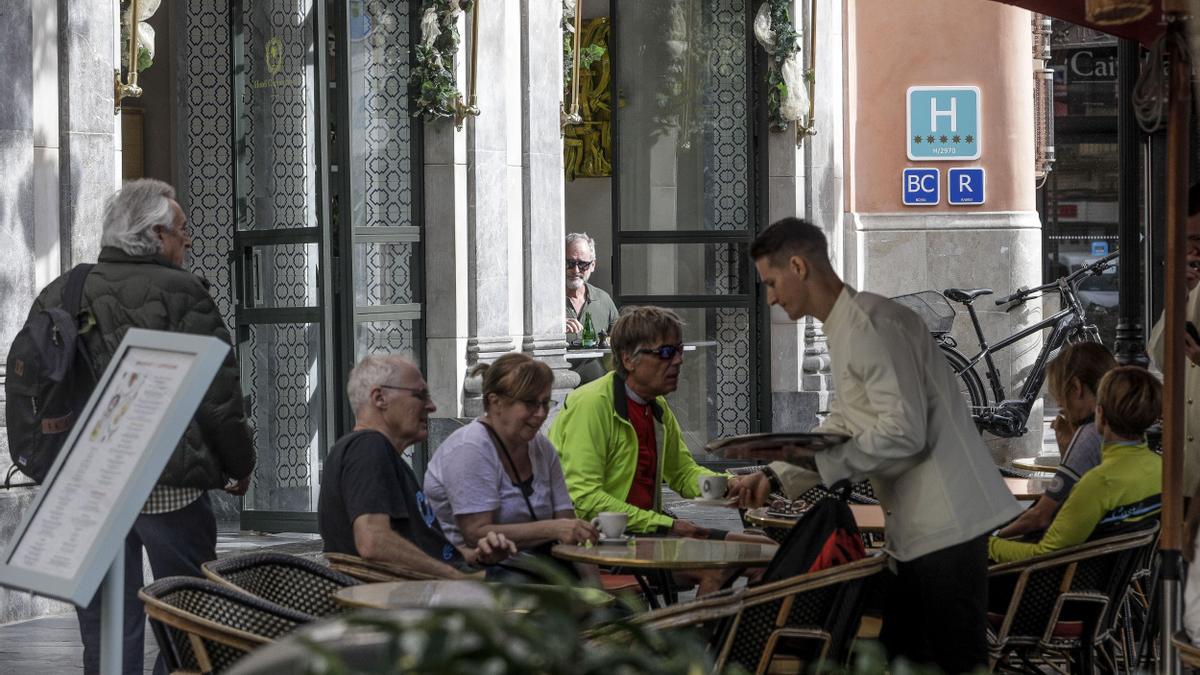 El sector de la hostelería registra el mayor aumento del empleo