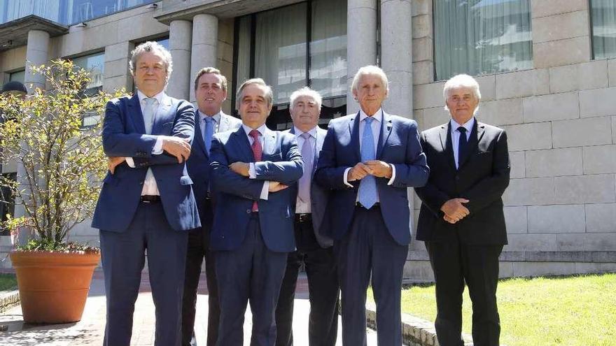 De izquierda a derecha, Jaime Borrás, Javier Garrido, Juan Ramón Güell, Ángel López Soto, José Manuel Fernández Alvariño y Marcelino Otero. // Alba Villar