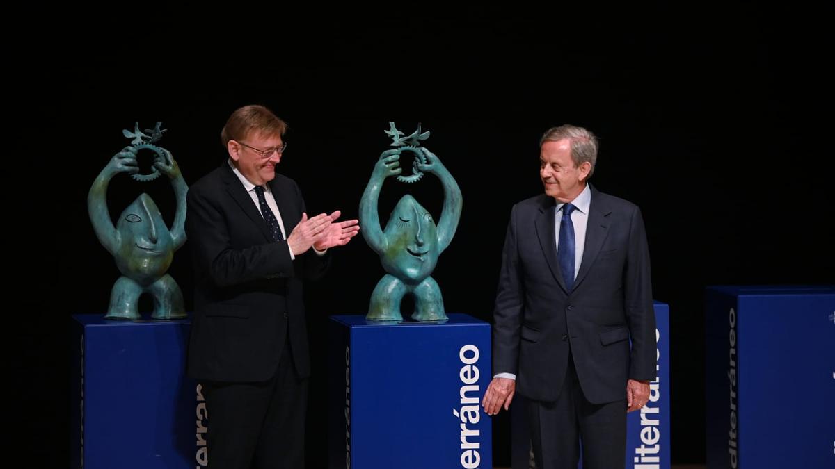 El president de la Generalitat, Ximo Puig, hizo entrega del prestigioso premio a la empresa ganadora, Grespania.