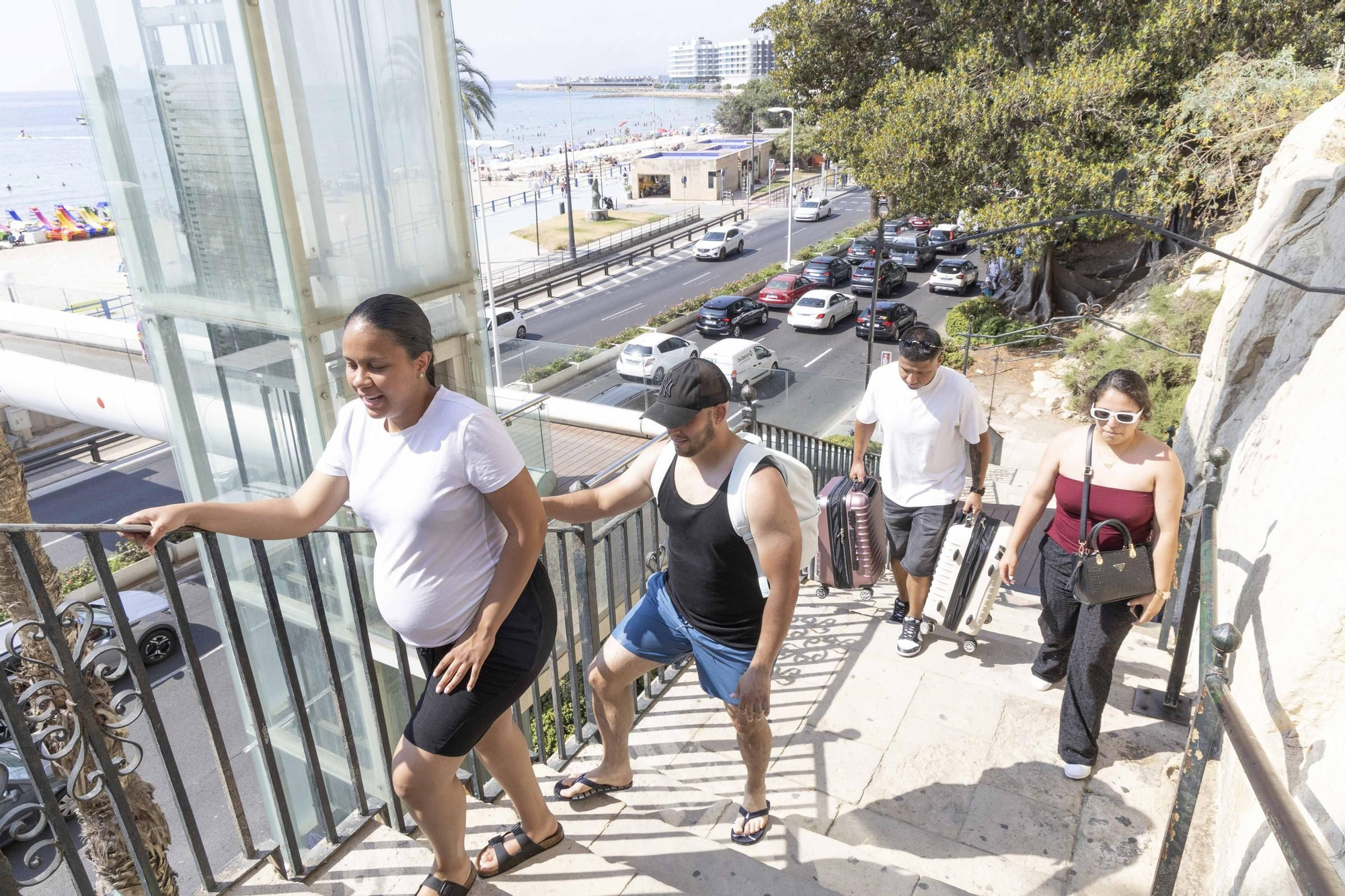 Otro verano sin ascensor para ir a la playa del Postiguet