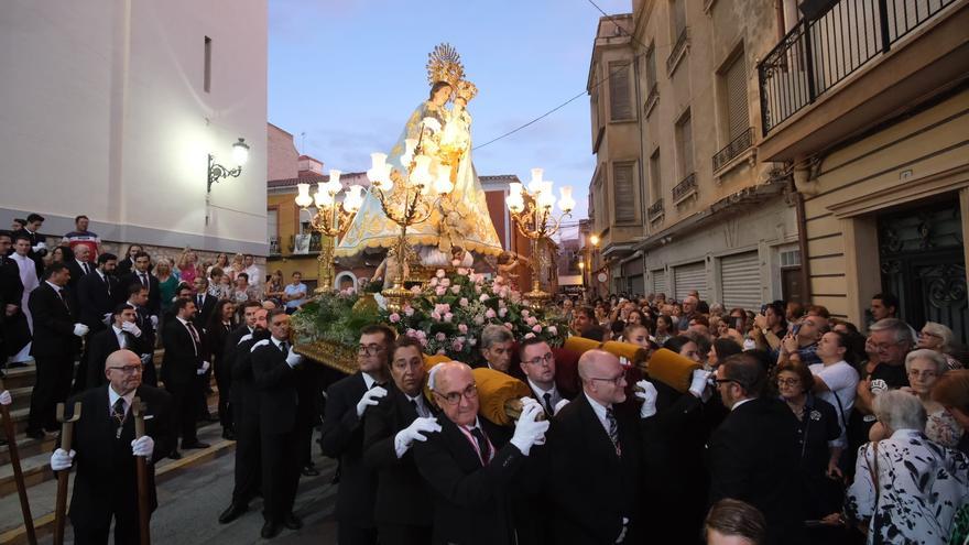 Traca y globos en Elda en las Fiestas Mayores por la Virgen de la Salud