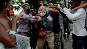 Ferit un fotoperiodista espanyol durant la repressió policial a Cuba