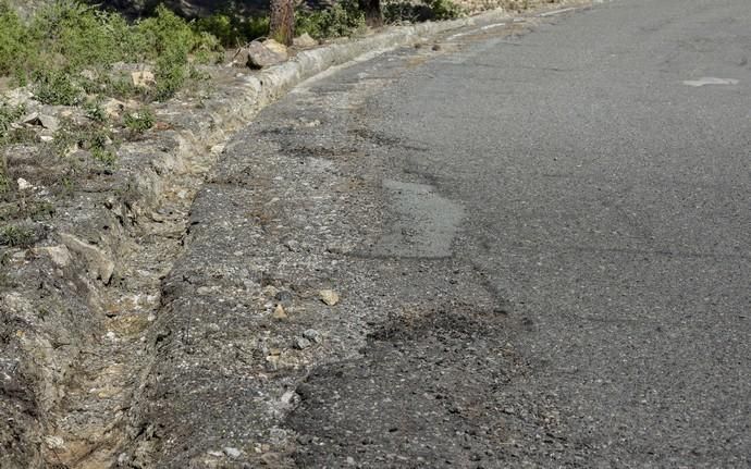 25/01/2018 CUMBRE GRAN CANARIA. Mal estado de las carreteras en la zona de medianías y cumbre de Gran Canaria. Carretera Artenara al pinar de Tamadaba. FOTO: J. PÉREZ CURBELO