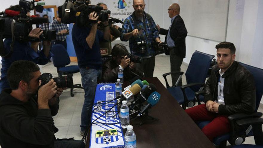 Samuel Galán, en la rueda de prensa que ofreció en Alhaurín cuando recibió el alta.