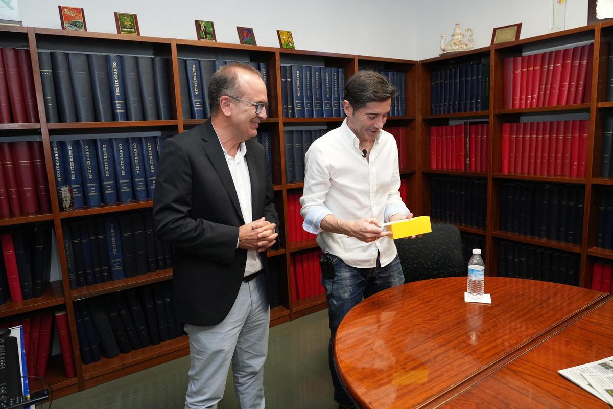 Marcelino García, junto al director de Mediterráneo, Ángel Báez.