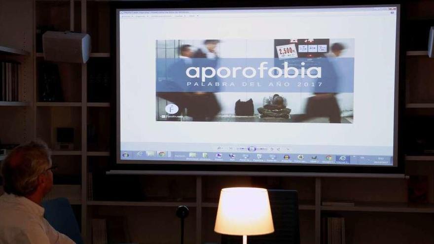 La palabra &quot;aporofobia&quot;, en una pantalla.