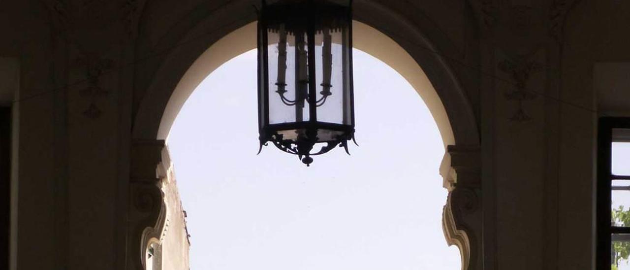 Paseantes en el Belvedere, que fue residencia de Francisco Fernando.