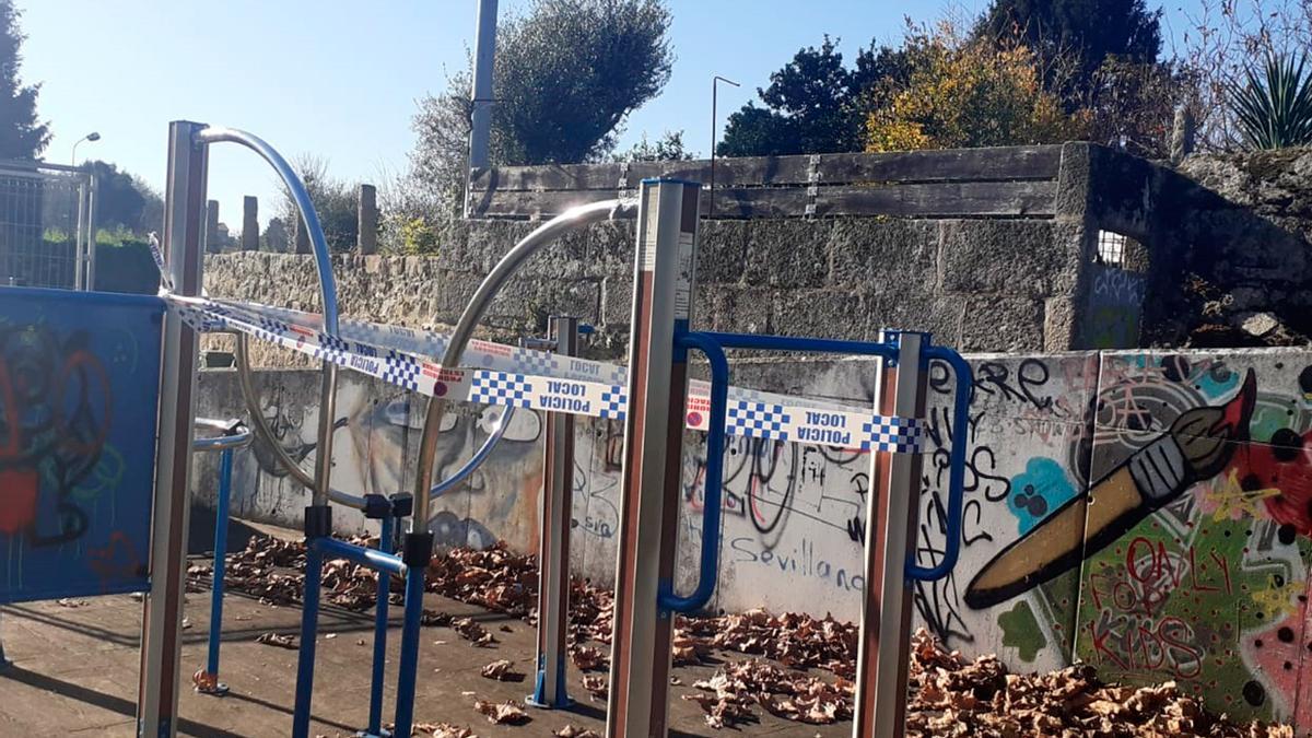 Pintadas vandálicas en un parque infantil de Tui