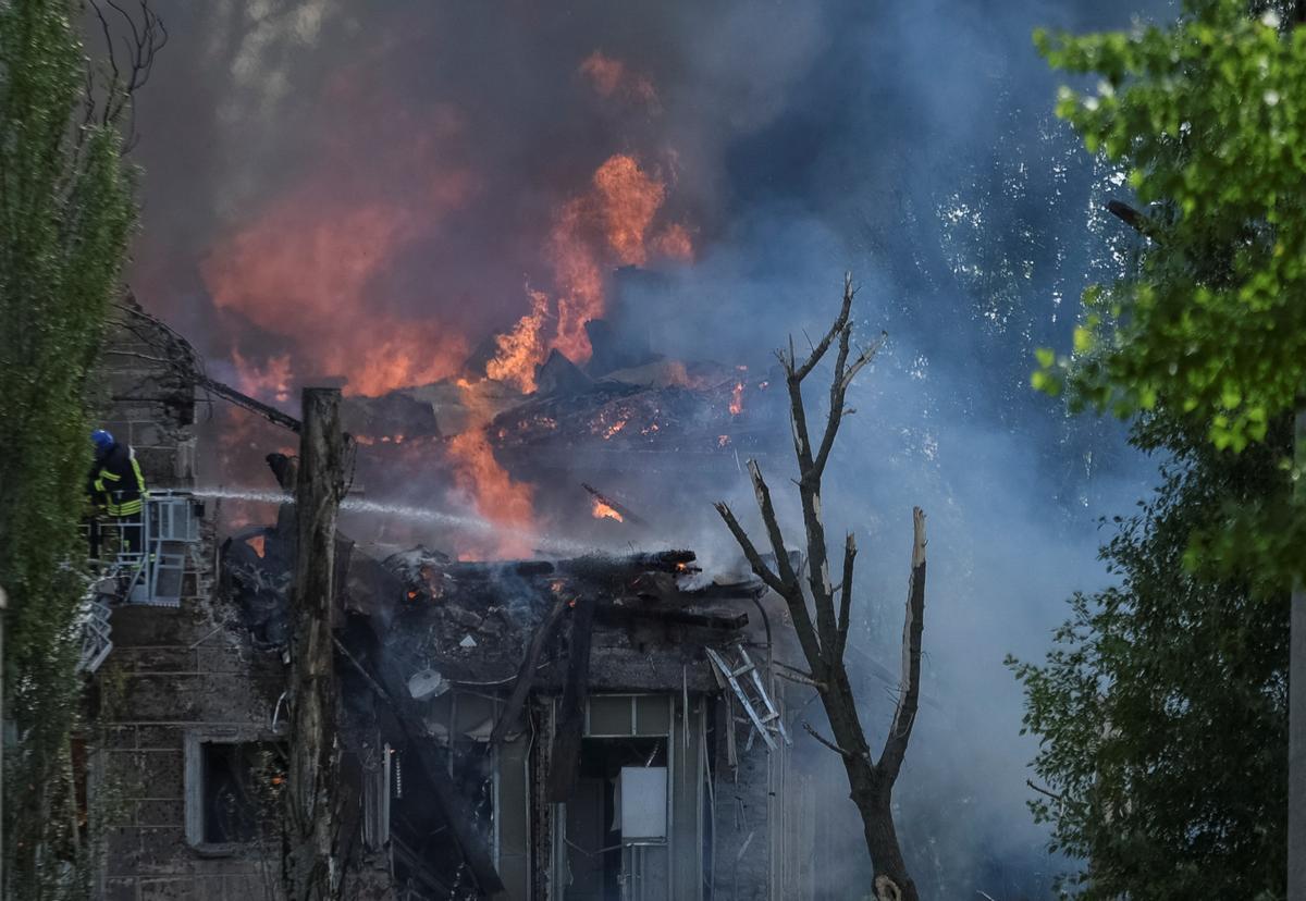 Rusia bombardea un hospital en Dnipro y causa al menos dos muertos