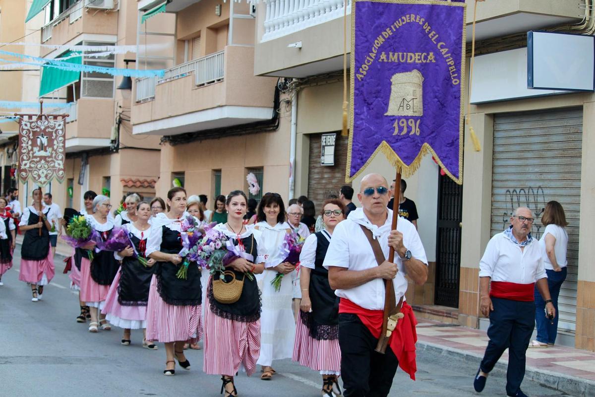 La comitiva partió desde le ermita de la Virgen del Carmen.