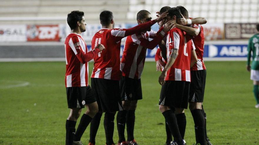 Los jugadores del Zamora CF celebran la victoria