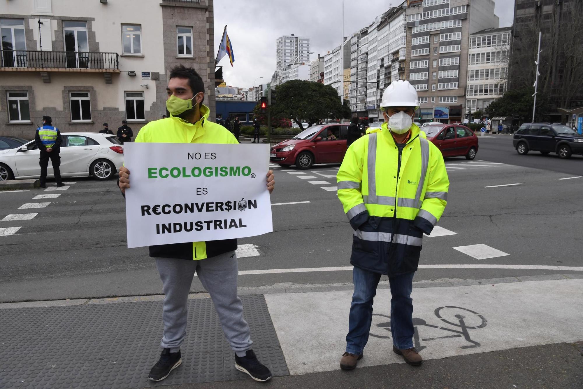 Una caravana de vehículos contra la ley de cambio climático llega a A Coruña