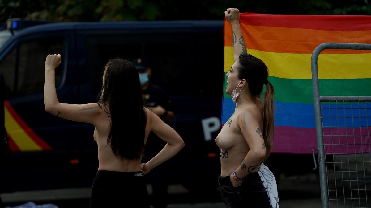 Protesta de activistas de Femen frente al Congreso.