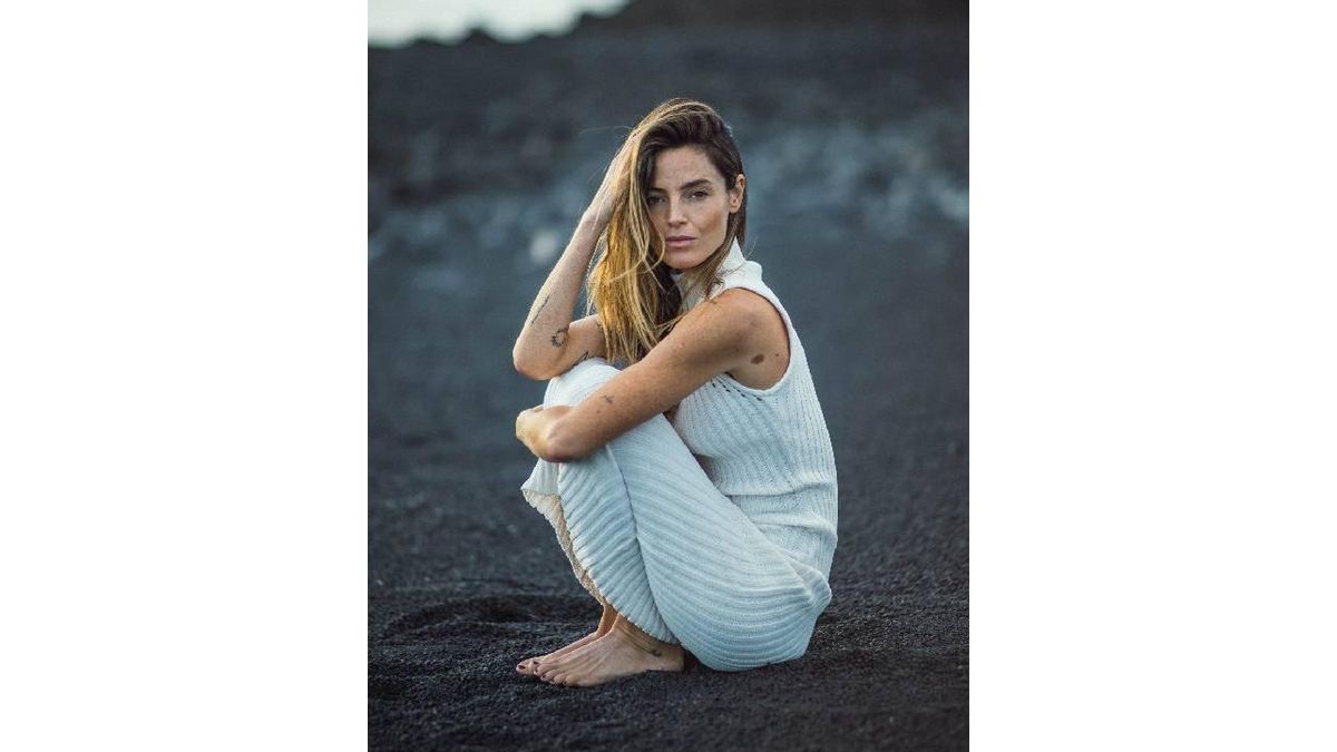 Aida Artiles teaches a yoga retreat to disconnect from routine and reconnect with what is essential.