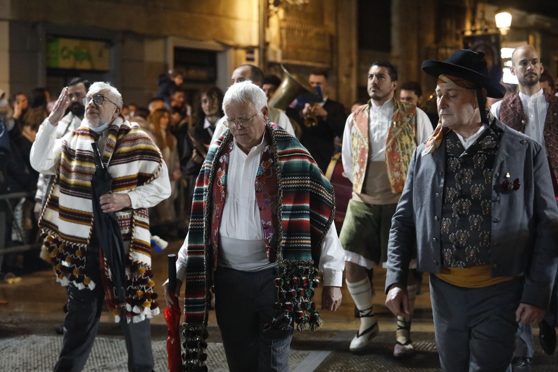 Búscate en el primer día de ofrenda por la calle Quart (entre las 20:00 a las 21:00 horas)