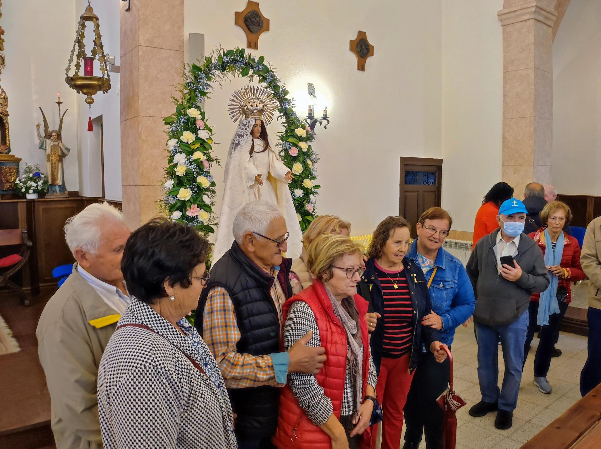 La Virgen de Villaoril, en Navia, celebra su día grande