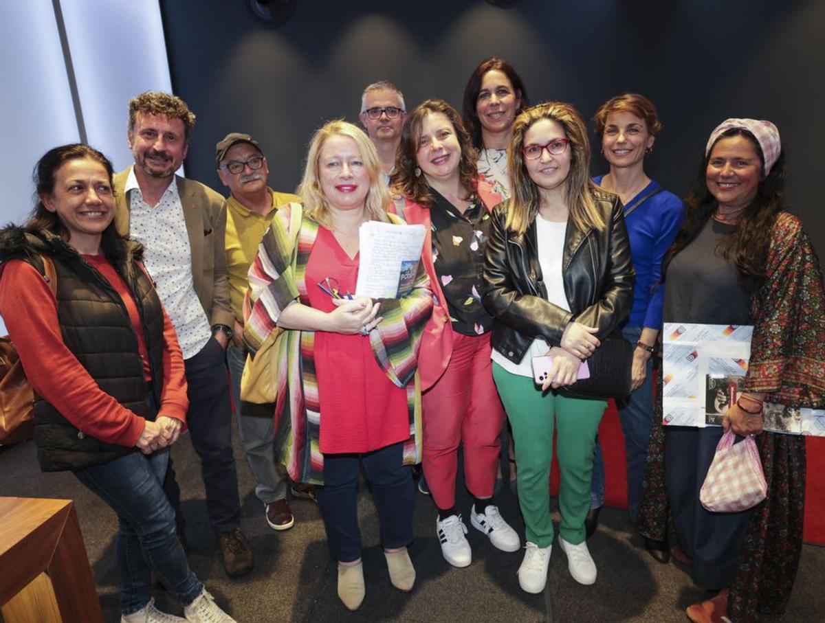 EL GRUPO DE PODEMOS. Por la izquierda, Gema Valdés, Ignacio Loy, Rogelio García-Tuñón, Belén Suárez, Ignacio Grossi, Ana Taboada, Mónica Sánchez, Oufa El Wardi, Isabel Ruiz de la Peña y Olga Sáez. | Irma Collín |  I.