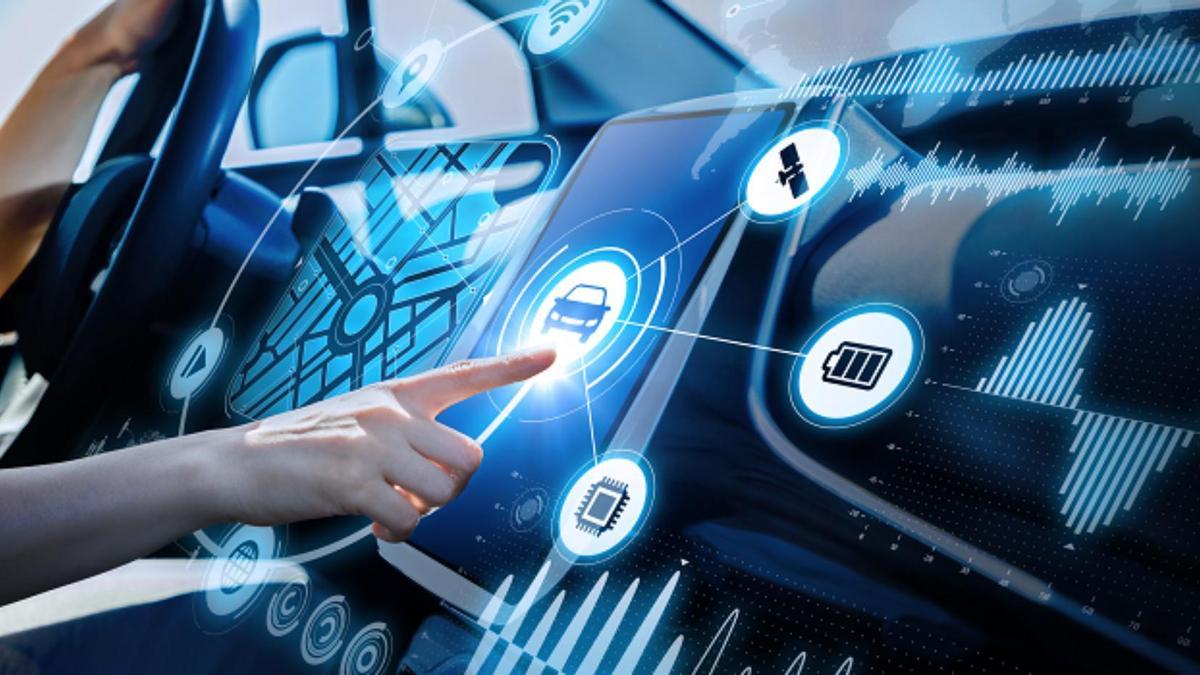 El Gobierno aprueba la nueva normativa de la UE y la DGT que impulsará la baliza V16 y el despliegue de tecnologías conectadas