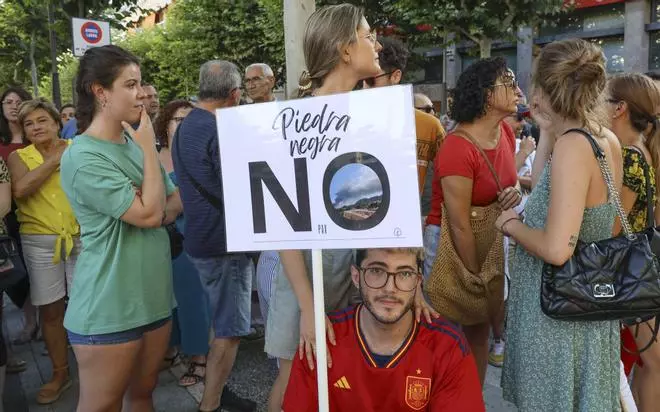 Manifestación vecinal contra el vertedero de Piedra Negra en Xixona