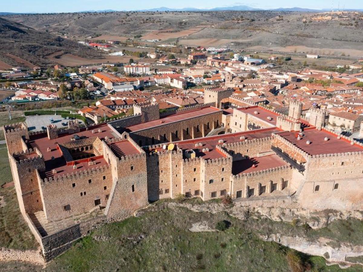 Si lo que estás buscando es un refugio para el calor en plena naturaleza, podrás descubrir en este pueblo tres espacios naturales en los que perderte