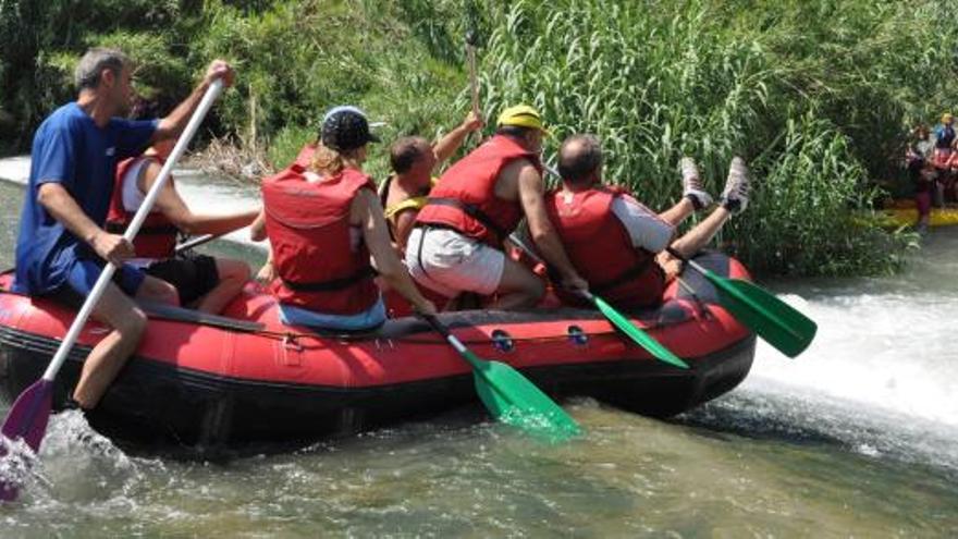 Más de medio centenar de personas se embarcaron ayer en un viaje por el  Segura.