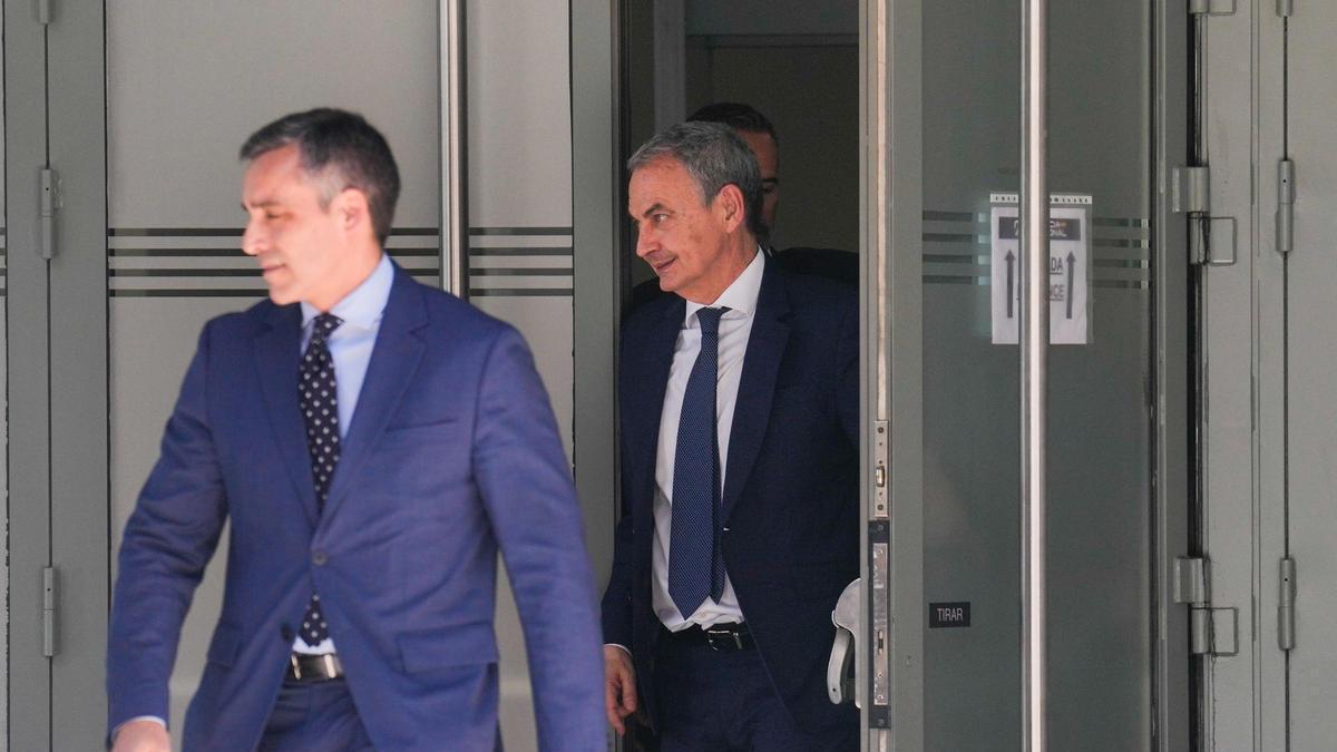 CASO PLUS ULTRA | El Gobierno se ata a Zapatero pese a la confesión en su contra de ‘Julito’ Martínez: “Seguimos creyendo en su inocencia”