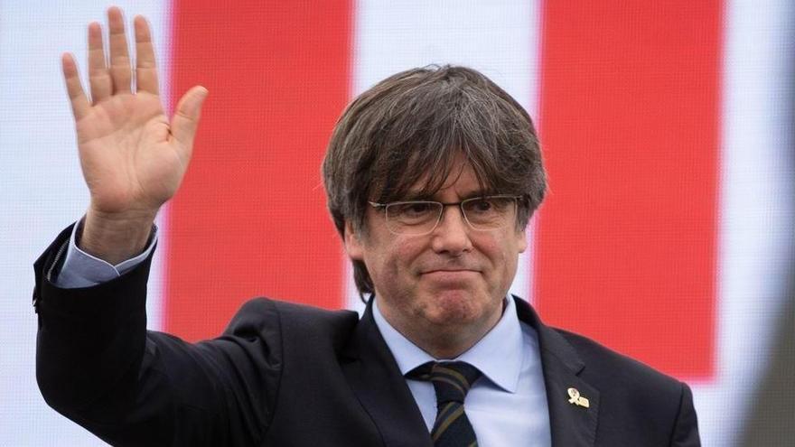 Puigdemont carrega contra la vacunació de Policia i Guàrdia Civil a Catalunya