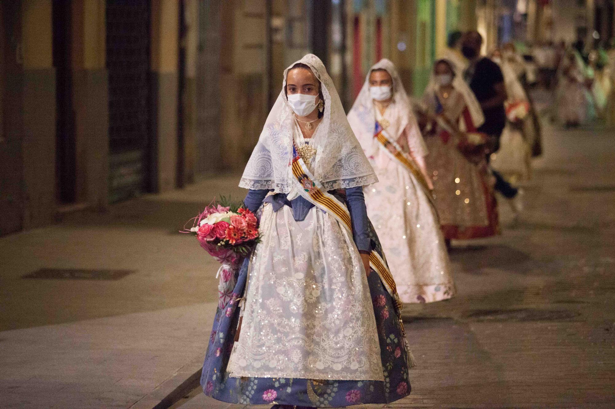 Llegada de la Fallera Mayor Infantil 2021 a la plaza de la Virgen en la Ofrenda